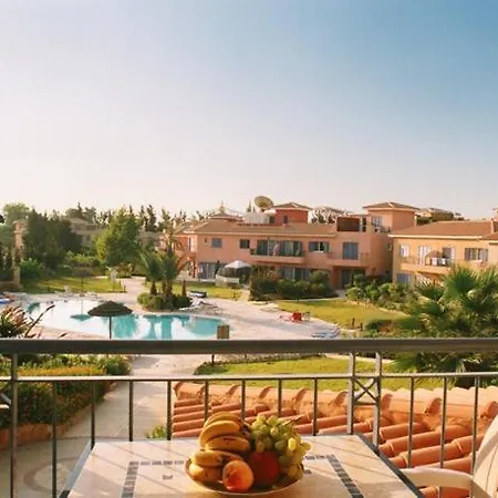 Award-Winning 3-Bedroom Apartment Near Beach Paphos Exterior photo