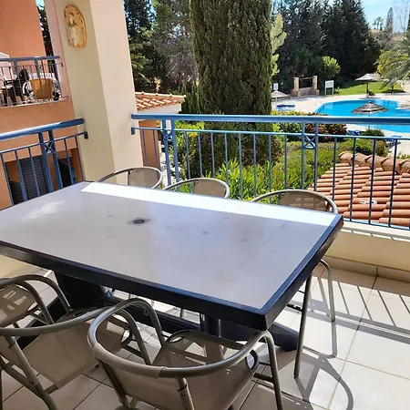 Award-Winning 3-Bedroom Apartment Near Beach Paphos Exterior photo