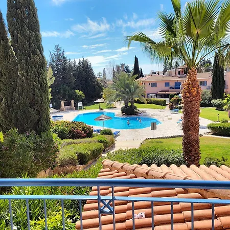 Award-Winning 3-Bedroom Apartment Near Beach Paphos Exterior photo